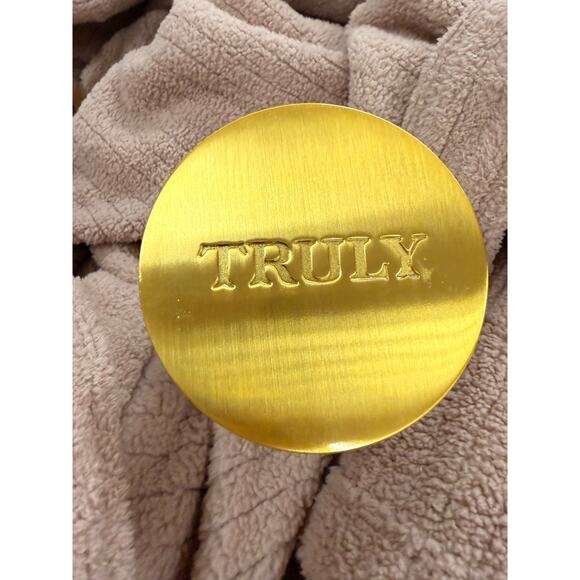 TRULY Golden Glaze Shimmer Body Butter with Vitamin C - Picture 6 of 6